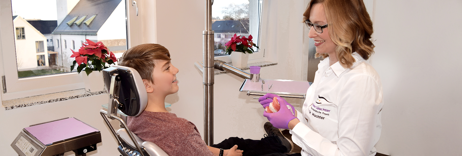  Die Kieferorthopädische Praxis Dr. Jana Wachter verhilft zu einem strahlenden Weiß